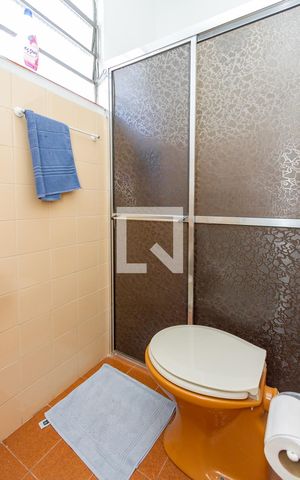 Casa à venda com 167m², 3 quartos e 5 vagas Casa à venda com 167m², 3 quartos e 5 vagasBanheiro de Serviço