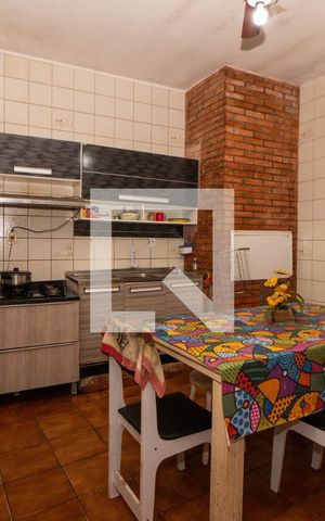 Casa à venda com 99m², 2 quartos e 1 vaga Casa à venda com 99m², 2 quartos e 1 vagaCozinha