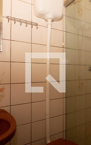 Casa à venda com 99m², 2 quartos e 1 vaga Casa à venda com 99m², 2 quartos e 1 vagaBanheiro de Serviço