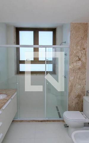 Apartamento à venda com 181m², 3 quartos e 2 vagas Apartamento à venda com 181m², 3 quartos e 2 vagasBanheiro da Suíte 1
