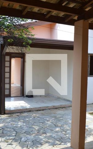 Casa para alugar com 110m², 2 quartos e 2 vagasFachada fundos