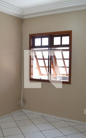 Casa para alugar com 110m², 2 quartos e 2 vagasSala
