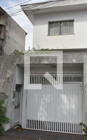 Casa para alugar com 371m², 3 quartos e 8 vagasFachada