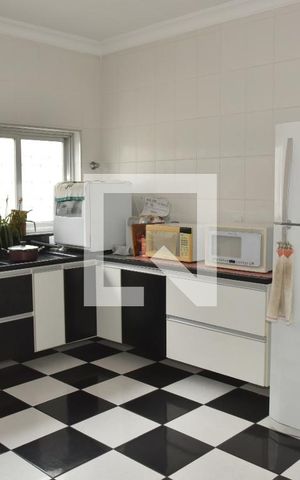 Casa para alugar com 371m², 3 quartos e 8 vagasCozinha