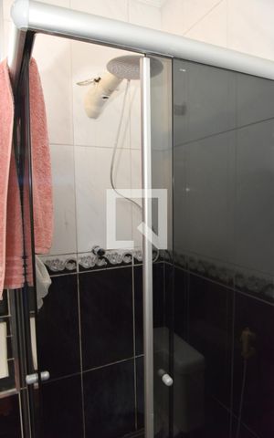 Casa para alugar com 371m², 3 quartos e 8 vagasBanheiro da Suíte 1