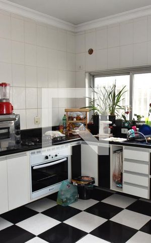 Casa para alugar com 371m², 3 quartos e 8 vagasCozinha