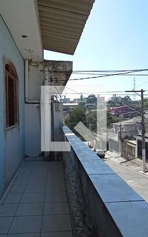 Casa à venda com 130m², 4 quartos e 2 vagas Casa à venda com 130m², 4 quartos e 2 vagasVaranda