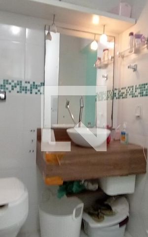Casa à venda com 130m², 4 quartos e 2 vagas Casa à venda com 130m², 4 quartos e 2 vagasBanheiro Suíte