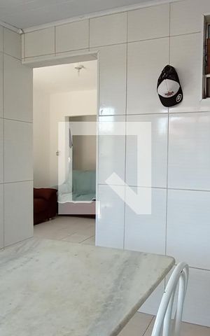 Casa à venda com 130m², 4 quartos e 2 vagas Casa à venda com 130m², 4 quartos e 2 vagasCozinha