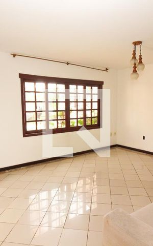 Casa de condomínio à venda com 130m², 4 quartos e 2 vagasSala
