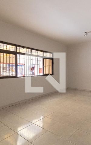 Casa à venda com 189m², 3 quartos e 4 vagas Casa à venda com 189m², 3 quartos e 4 vagasSala