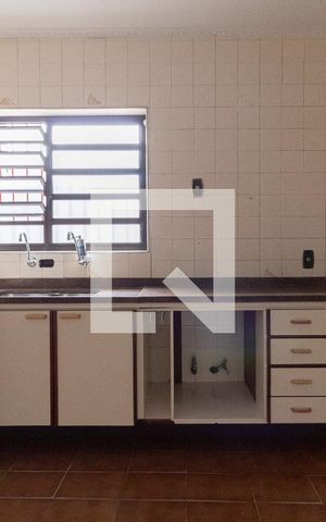 Casa à venda com 189m², 3 quartos e 4 vagas Casa à venda com 189m², 3 quartos e 4 vagasCozinha