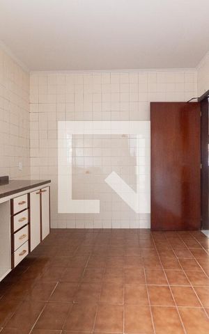 Casa à venda com 189m², 3 quartos e 4 vagas Casa à venda com 189m², 3 quartos e 4 vagasCozinha