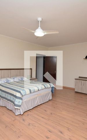 Casa à venda com 384m², 3 quartos e 4 vagas Casa à venda com 384m², 3 quartos e 4 vagasQuarto 1