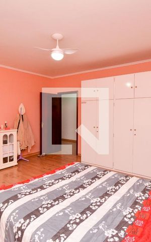 Casa à venda com 384m², 3 quartos e 4 vagas Casa à venda com 384m², 3 quartos e 4 vagasQuarto 2