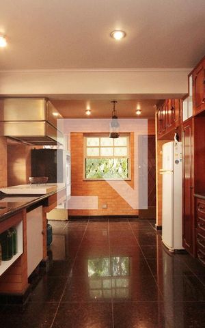 Casa à venda com 630m², 5 quartos e 8 vagasCozinha