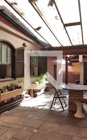 Casa à venda com 630m², 5 quartos e 8 vagasCasa do Caseiro