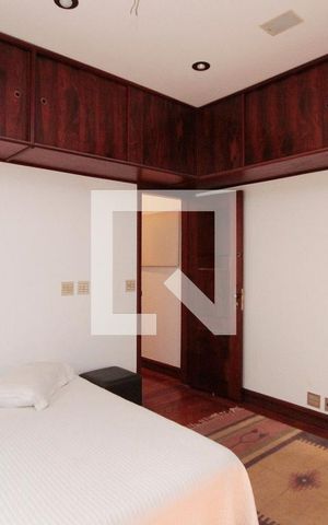 Casa à venda com 630m², 5 quartos e 8 vagasSuíte