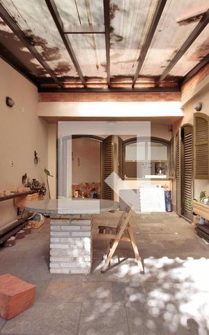 Casa à venda com 630m², 5 quartos e 8 vagasCasa do Caseiro