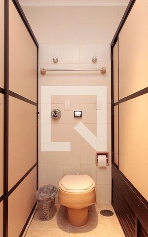 Casa à venda com 630m², 5 quartos e 8 vagasSauna