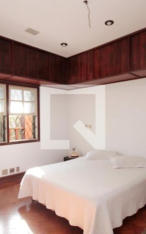 Casa à venda com 630m², 5 quartos e 8 vagasSuíte
