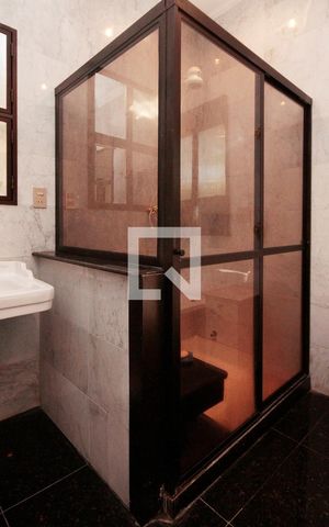 Casa à venda com 630m², 5 quartos e 8 vagasBanheiro da Suíte