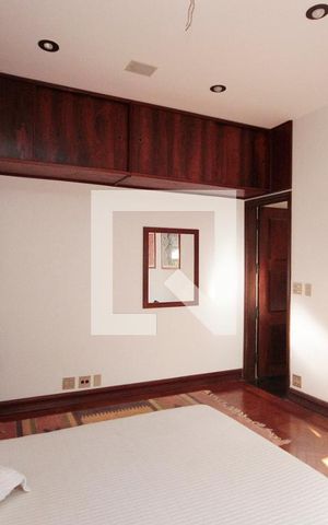 Casa à venda com 630m², 5 quartos e 8 vagasSuíte