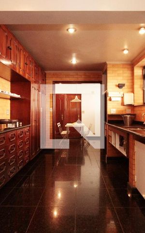 Casa à venda com 630m², 5 quartos e 8 vagasCozinha