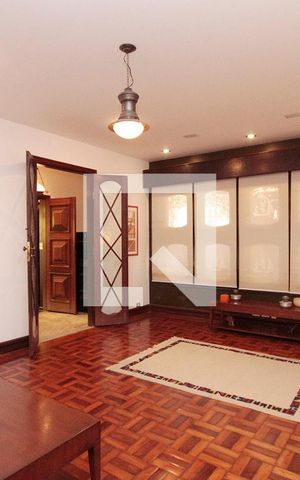 Casa à venda com 630m², 5 quartos e 8 vagasSala