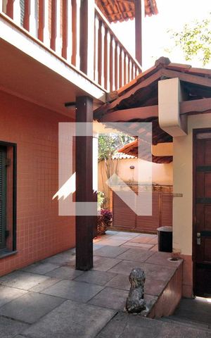 Casa à venda com 630m², 5 quartos e 8 vagasCasa do Caseiro
