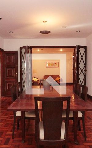 Casa à venda com 630m², 5 quartos e 8 vagasSala