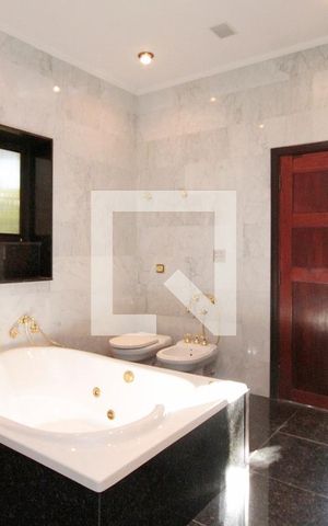 Casa à venda com 630m², 5 quartos e 8 vagasBanheiro da Suíte