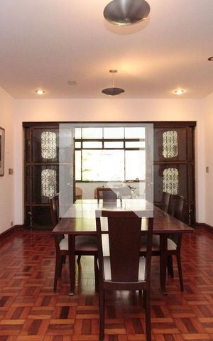 Casa à venda com 630m², 5 quartos e 8 vagasSala