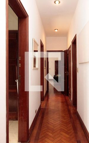 Casa à venda com 630m², 5 quartos e 8 vagasCorredor