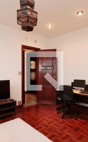 Casa à venda com 630m², 5 quartos e 8 vagasEscritório