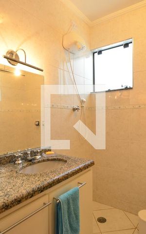 Casa à venda com 250m², 3 quartos e 3 vagasBanheiro Social