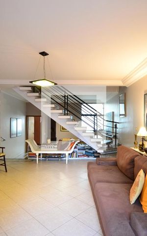 Casa à venda com 250m², 3 quartos e 3 vagasSala