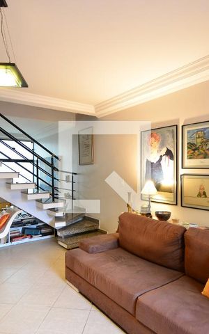 Casa à venda com 250m², 3 quartos e 3 vagasSala