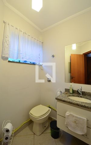 Casa à venda com 250m², 3 quartos e 3 vagas Casa à venda com 250m², 3 quartos e 3 vagasLavabo