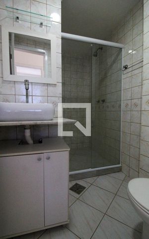 Apartamento à venda com 80m², 2 quartos e 1 vaga Apartamento à venda com 80m², 2 quartos e 1 vagaBanheiro Social
