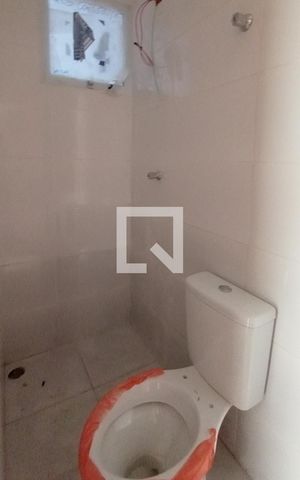 Casa de condomínio à venda com 41m², 2 quartos e sem vaga Casa de condomínio à venda com 41m², 2 quartos e sem vagaBanheiro