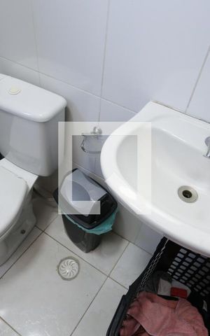 Casa à venda com 84m², 2 quartos e 2 vagasBanheiro da Suíte 1