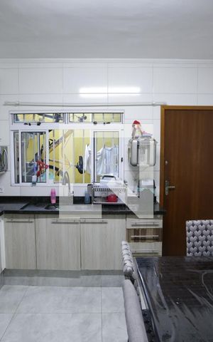 Casa à venda com 84m², 2 quartos e 2 vagasCozinha