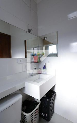 Casa à venda com 84m², 2 quartos e 2 vagasBanheiro da Suíte 2