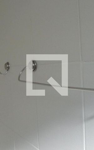 Apartamento para alugar com 52m², 2 quartos e 1 vagaDetalhe banheiro