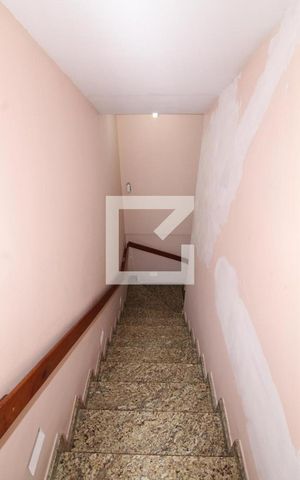 Casa à venda com 277m², 3 quartos e 2 vagasEscada