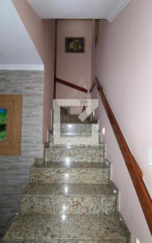 Casa à venda com 277m², 3 quartos e 2 vagasEscada