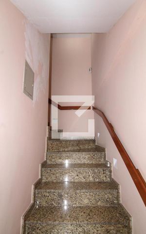 Casa à venda com 277m², 3 quartos e 2 vagasEscada