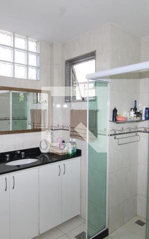 Casa à venda com 277m², 3 quartos e 2 vagasBanheiro da Suíte 1