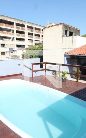 Casa à venda com 277m², 3 quartos e 2 vagasPiscina